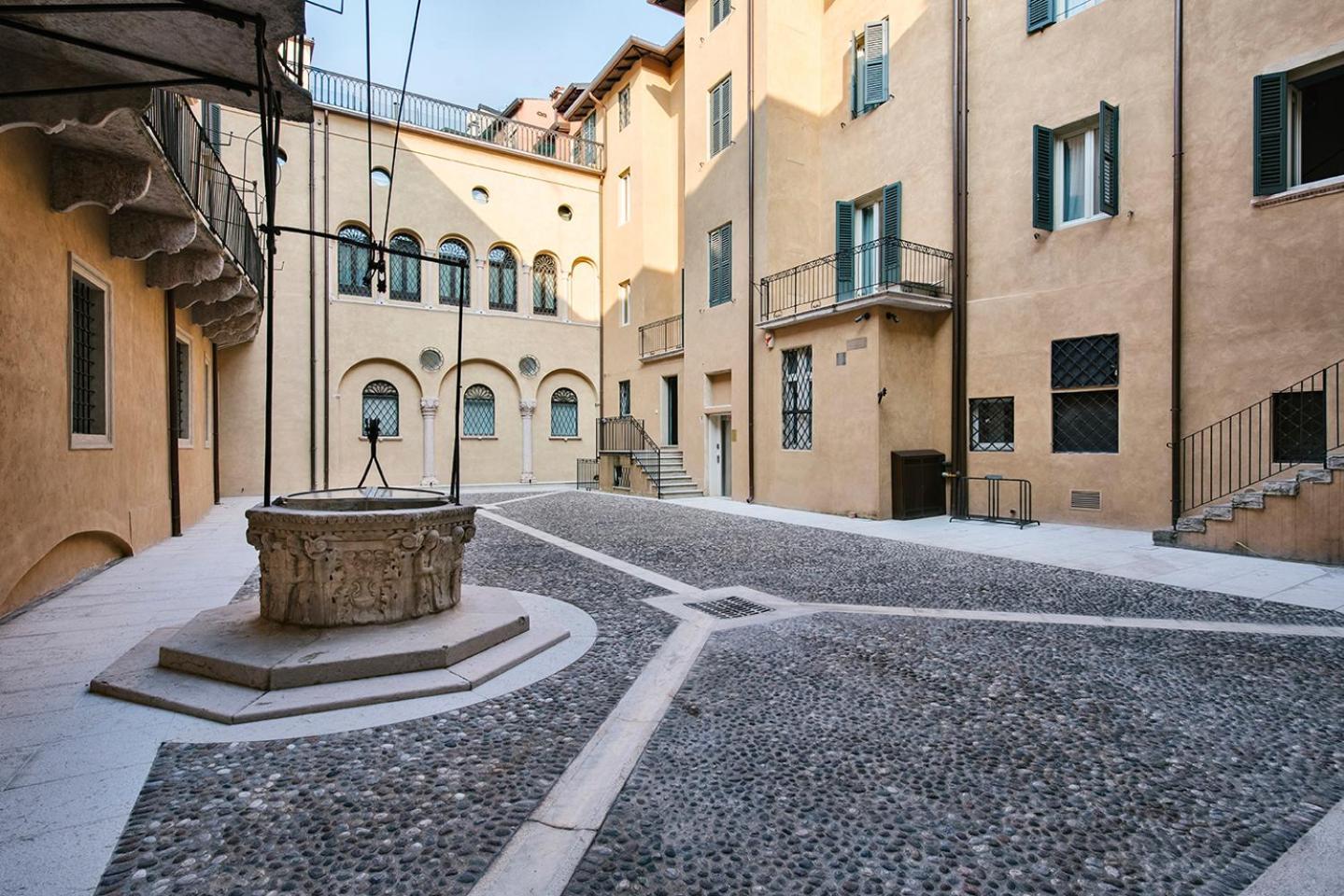 Palazzo Confalonieri Da Lisca فيرونا المظهر الخارجي الصورة
