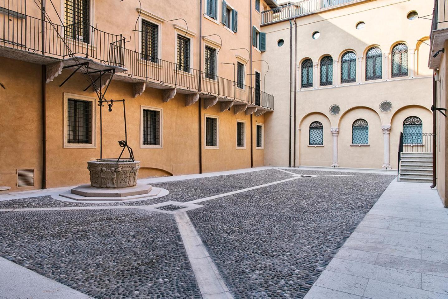 Palazzo Confalonieri Da Lisca فيرونا المظهر الخارجي الصورة