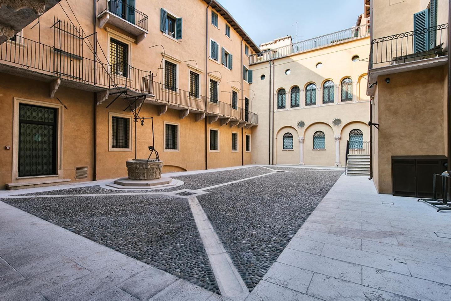 Palazzo Confalonieri Da Lisca فيرونا المظهر الخارجي الصورة